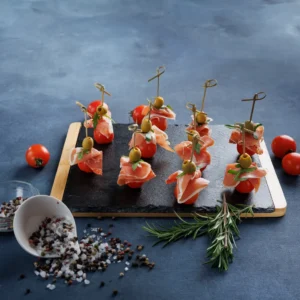 Canape cu prosciutto crudo și roșii cherry 10 buc.