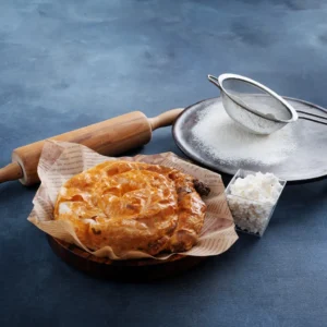 Plăcintă de casă cu brînză de oi și vaci 550 g